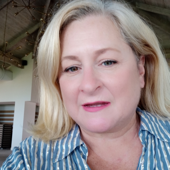 Meet your Posher, Pam - Picture 3 of 3